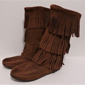 Minnetonka Shoes - Minnetonka 3-Layer Fringe Boot - 9 Minnetonka Shoes - Minnetonka 3-Layer Fringe Boot - 9